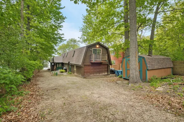 9501 N Shore TRL N, Forest Lake, MN 55025