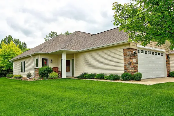 910 Briarwood DR, Red Wing, MN 55066