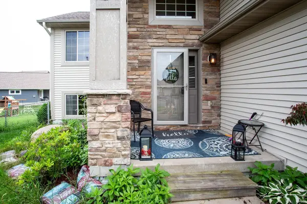 2802 Meadows DR, River Falls, WI 54022