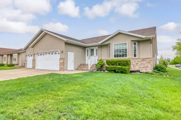 530 32 1/2 ST N, Moorhead, MN 56560