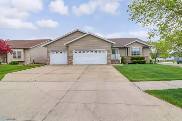 530 32 1/2 ST N, Moorhead, MN 56560