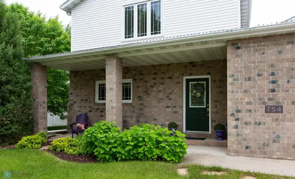754 Wyndemere DR, West Fargo, ND 58078