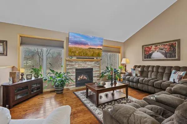 27276 Bayshore DR, Stanford Twp, MN 55040