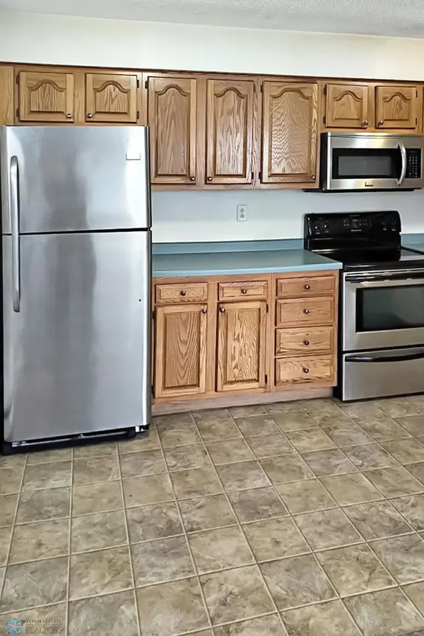 1006 18 1/2 ST S, Moorhead, MN 56560