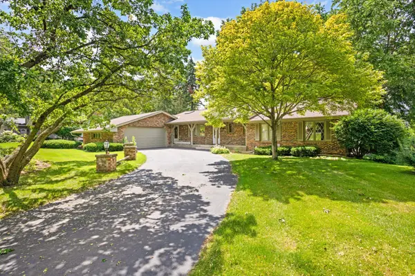 6317 Loch Moor DR, Edina, MN 55439