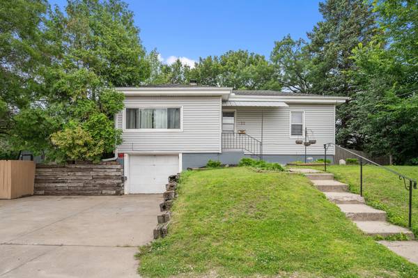 122 Moreland AVE E,  West Saint Paul,  MN 55118