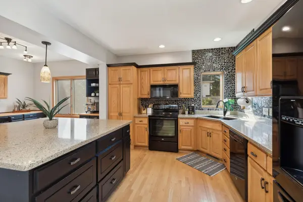 3949 Bailey Ridge Draw, Woodbury, MN 55125