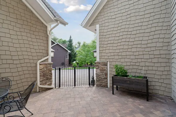 6965 Lake Harrison CIR, Chanhassen, MN 55317