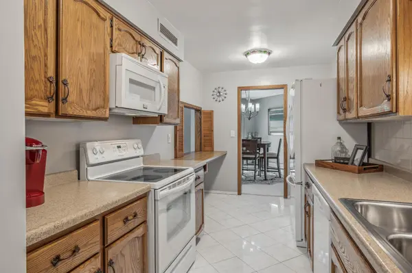 2220 Midland Grove RD #211, Roseville, MN 55113