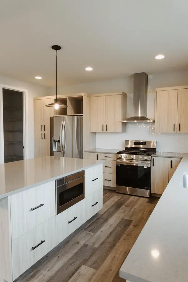 10040 Harvest TRL, Victoria, MN 55386