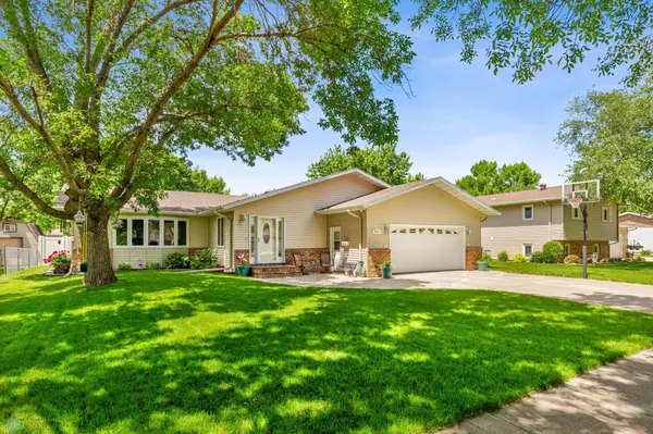 914 6th ST W, Fargo, ND 58078