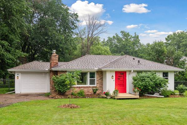 2240 Melody Hill RD, Chanhassen, MN 55331