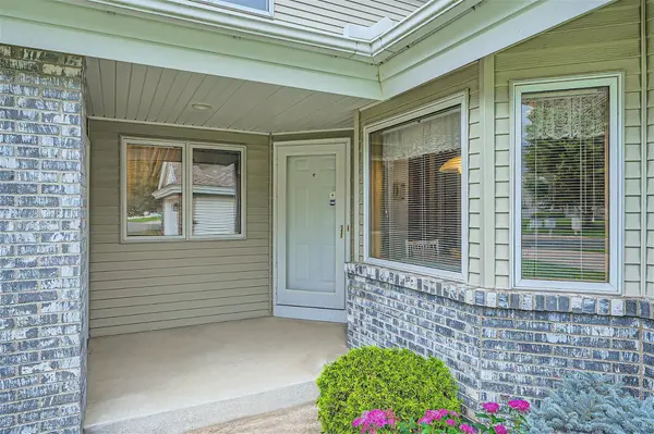 5750 Heather Ridge DR, Shoreview, MN 55126