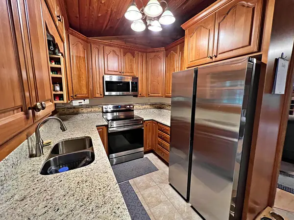 9005 Alverno AVE, Inver Grove Heights, MN 55077