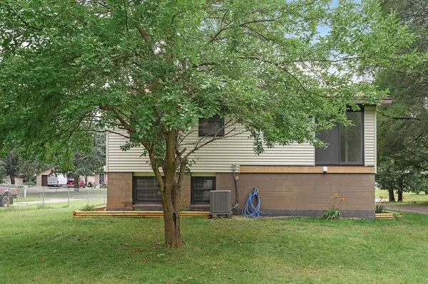 41 99th LN NW, Coon Rapids, MN 55448