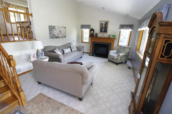 618 Oakley CIR, Troy Twp, WI 54016