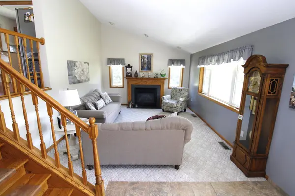 618 Oakley CIR, Troy Twp, WI 54016