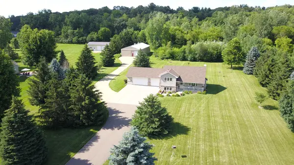 618 Oakley CIR, Troy Twp, WI 54016