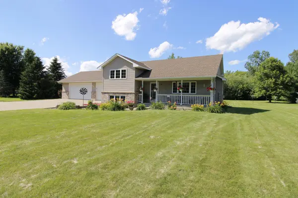618 Oakley CIR, Troy Twp, WI 54016