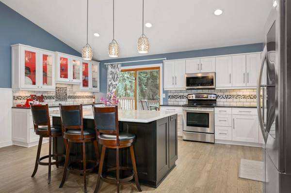 16188 Excelsior DR, Rosemount, MN 55068