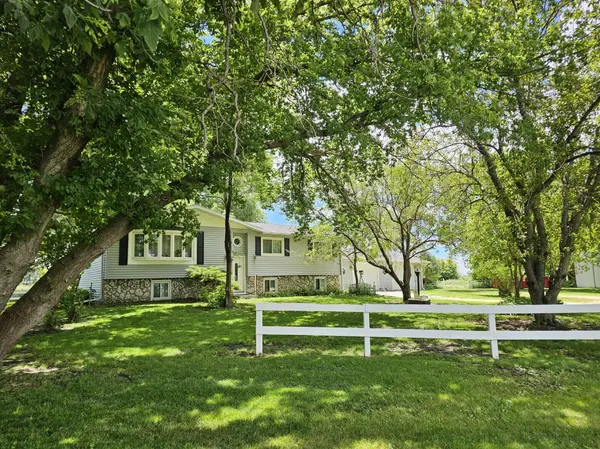 425 SW 4th ST, Avoca, MN 56114