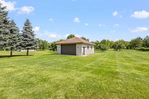 14156 Heather RDG, Rogers, MN 55374