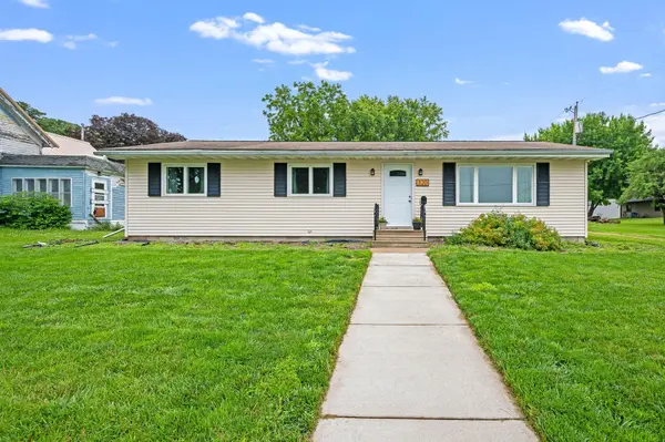 320 N Sailor ST, Blue Earth, MN 56013