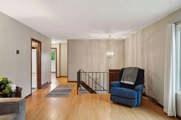9817 York Curve S, Bloomington, MN 55431