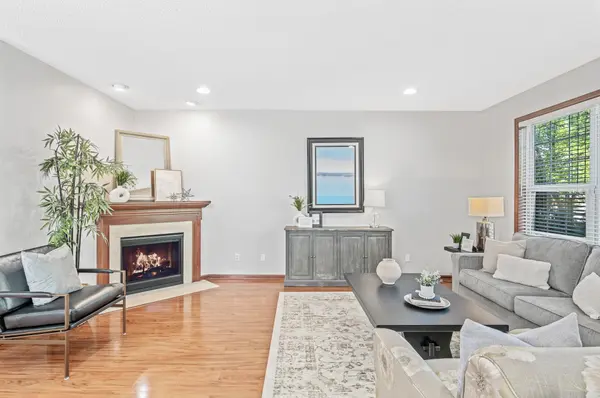 10018 Iris LN, Eden Prairie, MN 55347