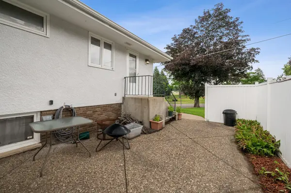 41 Ruth ST S Saint Paul, MN 55119