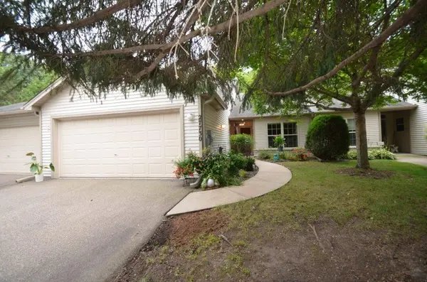 27730 Woodland DR, Chisago City, MN 55013