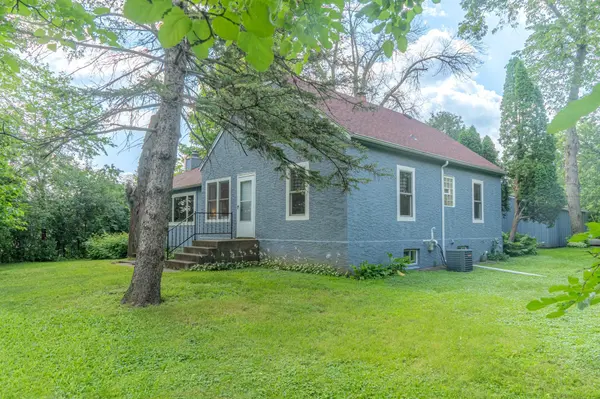 2132 Burke AVE E, North Saint Paul, MN 55109