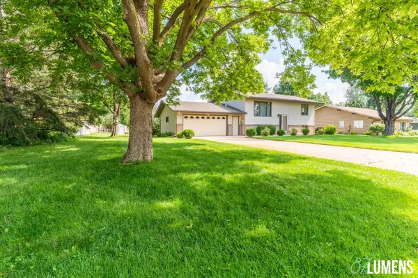 41 Greenstone LN, Waite Park, MN 56387