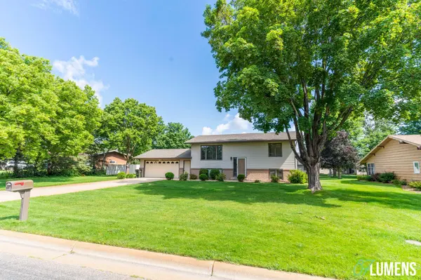 41 Greenstone LN, Waite Park, MN 56387