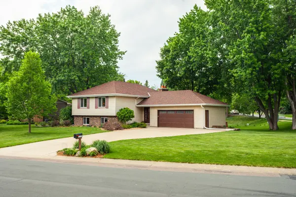 12241 Robin RD, Maple Grove, MN 55369