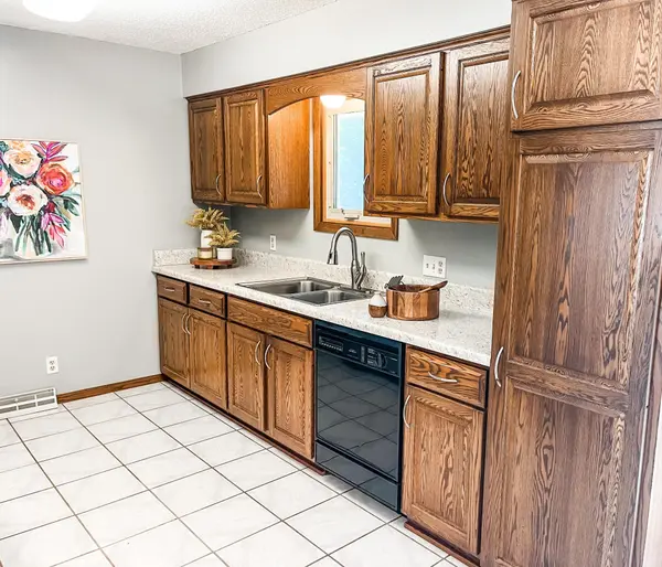 3136 Alexander LN, Mound, MN 55364