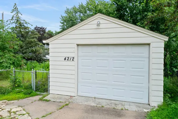 4212 Islemount PL, Robbinsdale, MN 55422