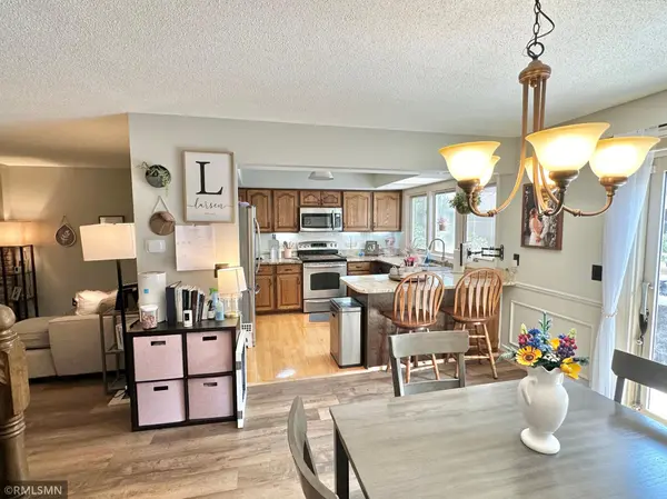 59 Birnamwood DR, Burnsville, MN 55337