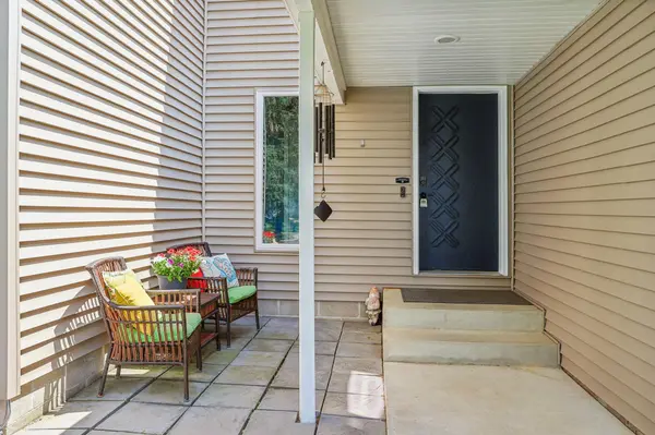 4286 Braddock TRL, Eagan, MN 55123