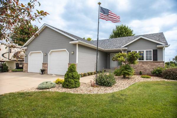 1005 3rd ST NW, Dodge Center, MN 55927