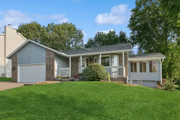 401 Interlachen RD, Burnsville, MN 55306