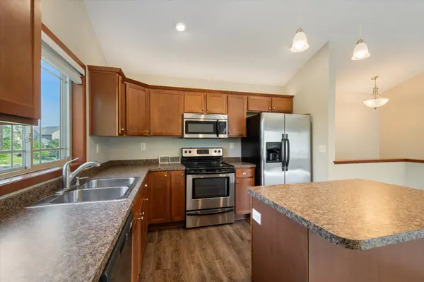 3002 Walden DR, Chaska, MN 55318