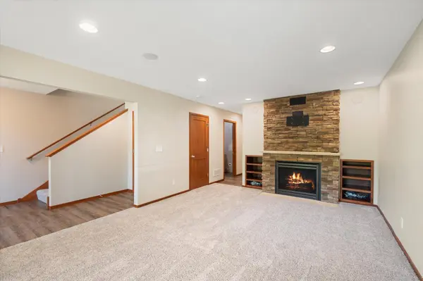 3002 Walden DR, Chaska, MN 55318