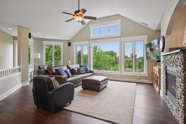 399 Ridgeview DR, Wayzata, MN 55391
