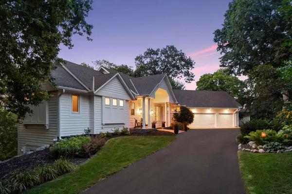 399 Ridgeview DR, Wayzata, MN 55391