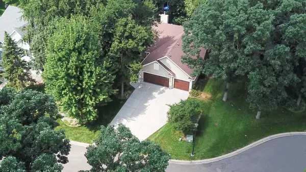 7415 Hidden Valley HOLW S, Cottage Grove, MN 55016