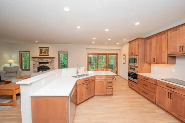 7415 Hidden Valley HOLW S, Cottage Grove, MN 55016