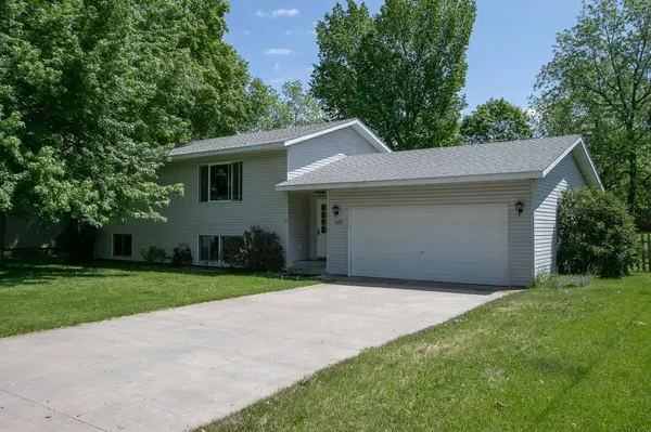 107 Douglas AVE N,  Braham,  MN 55006