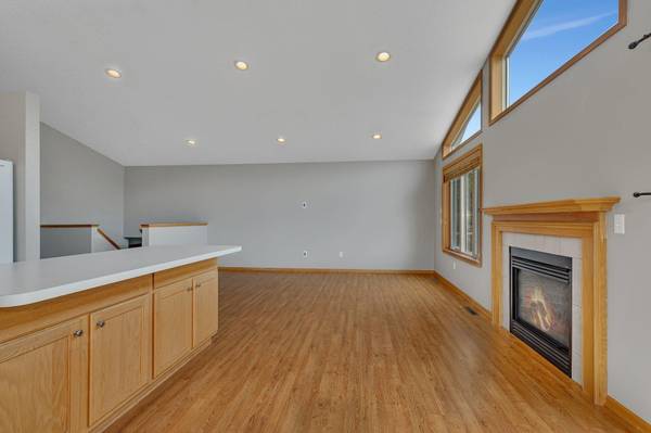 25825 18th ST W Zimmerman, MN 55398