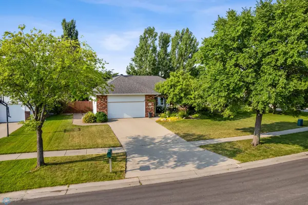 3216 42nd AVE S, Fargo, ND 58104